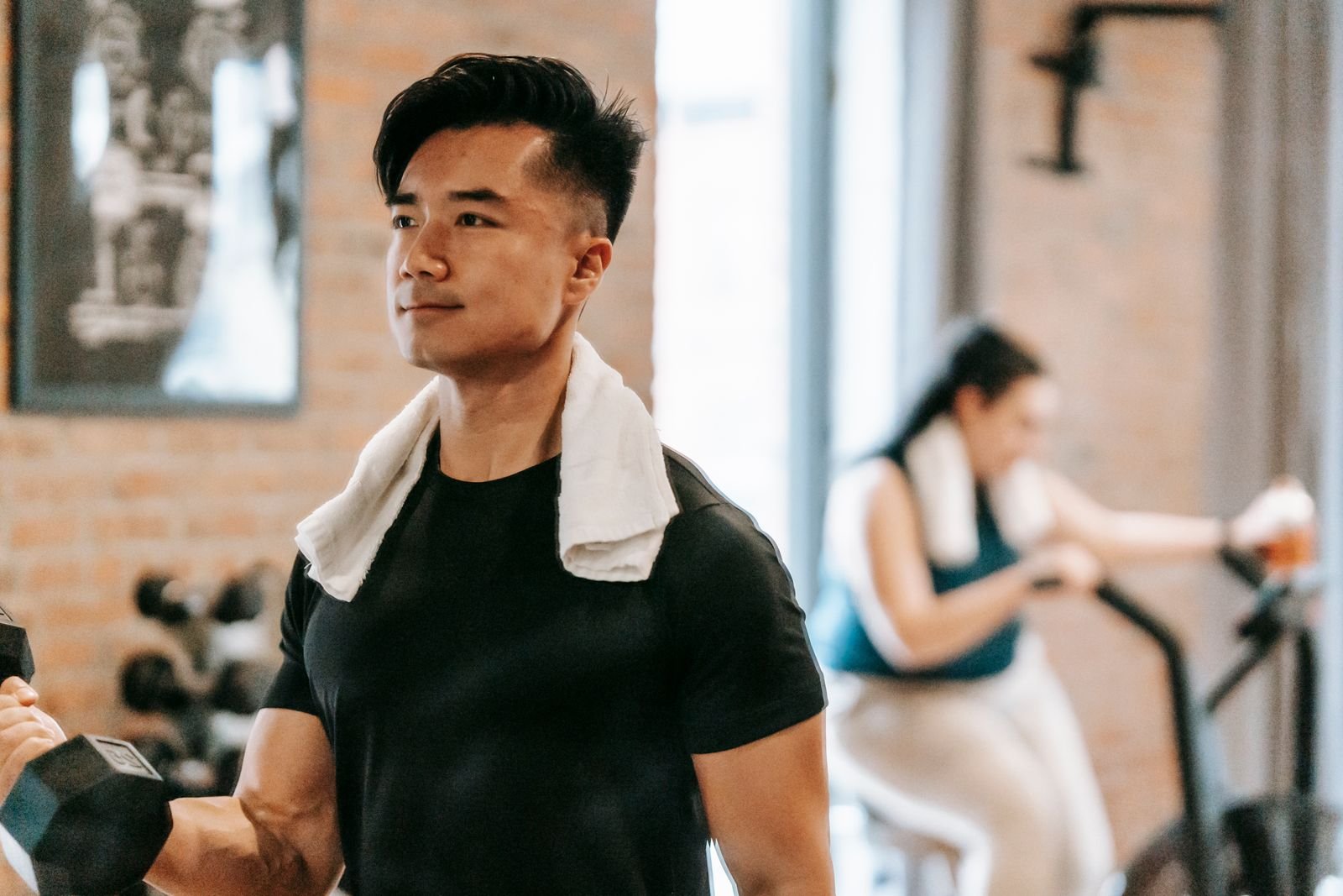People training with free weights in a gym